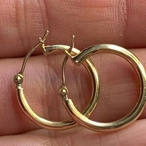 10k Classic Gold Hoop Earrings.  1 gram